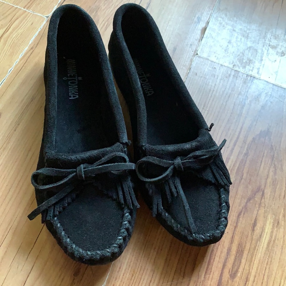 Size 7.5 Minnetonka moccasins